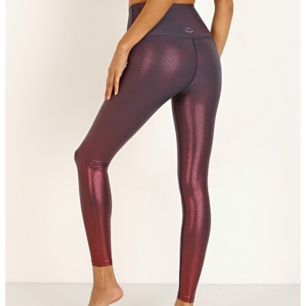 SOLD NWT | Beyond Yoga Metallic Dot Leggings - Picture 1 of 4
